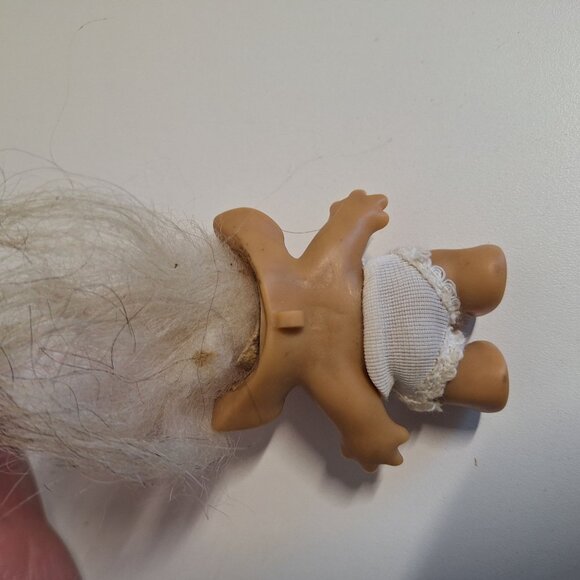 Vintage Troll Doll White Long Hair Tipped Black Ends Uneeda Wishnik Not Dam 2.5" - Picture 4 of 8